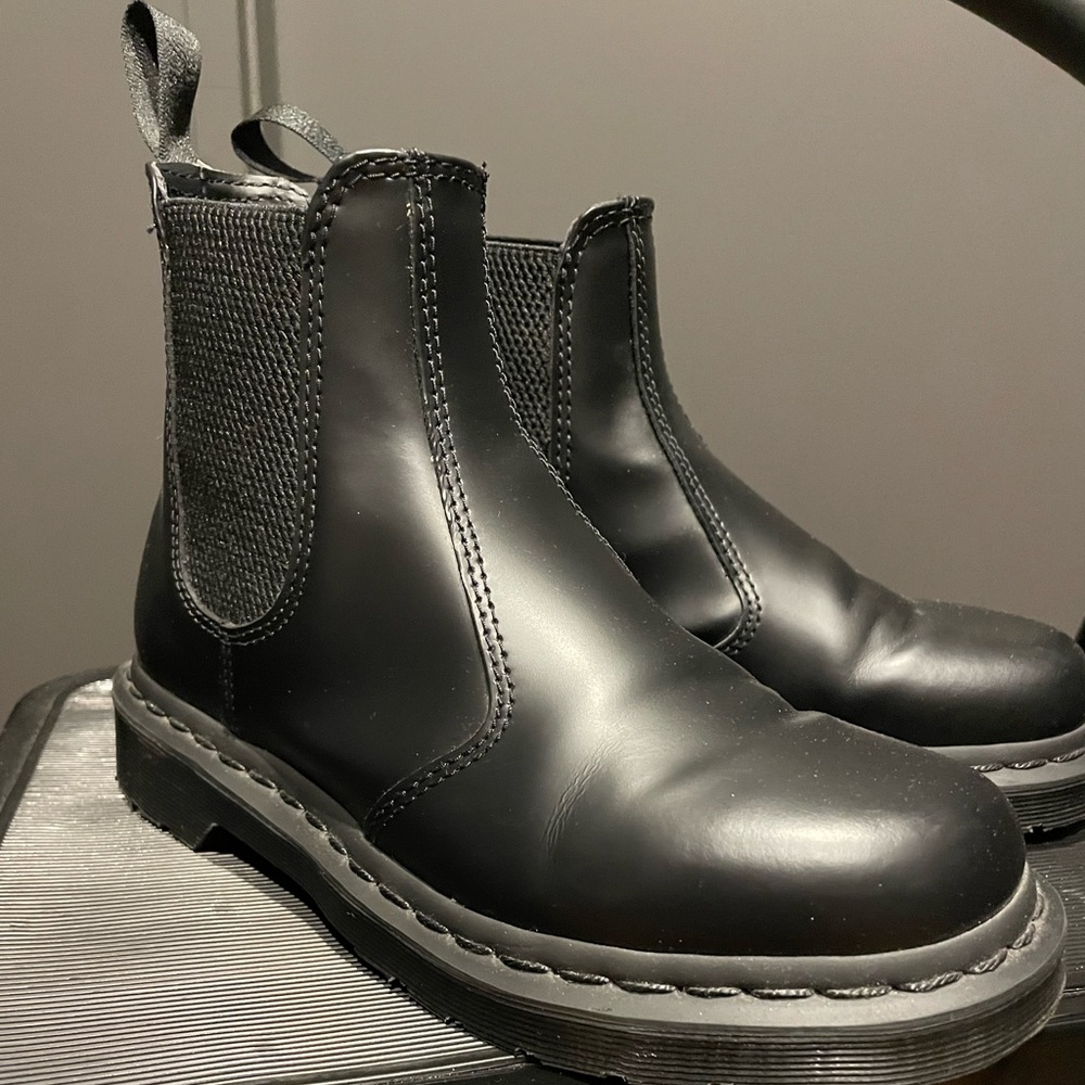 Dr. Martens Black ‘mono’ smooth Chelsea Boots NEVER WORN
